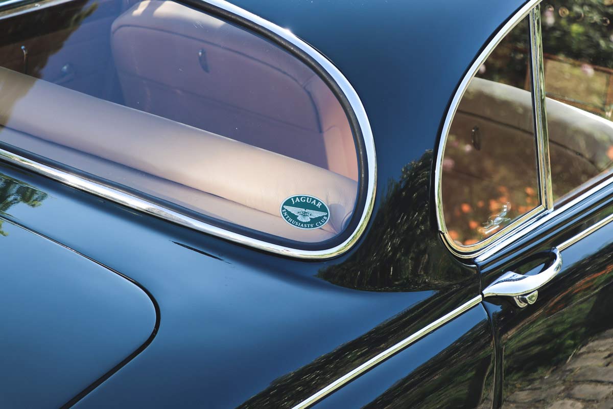 rent a classic car Jaguar MK2 Yves Saint Laurent